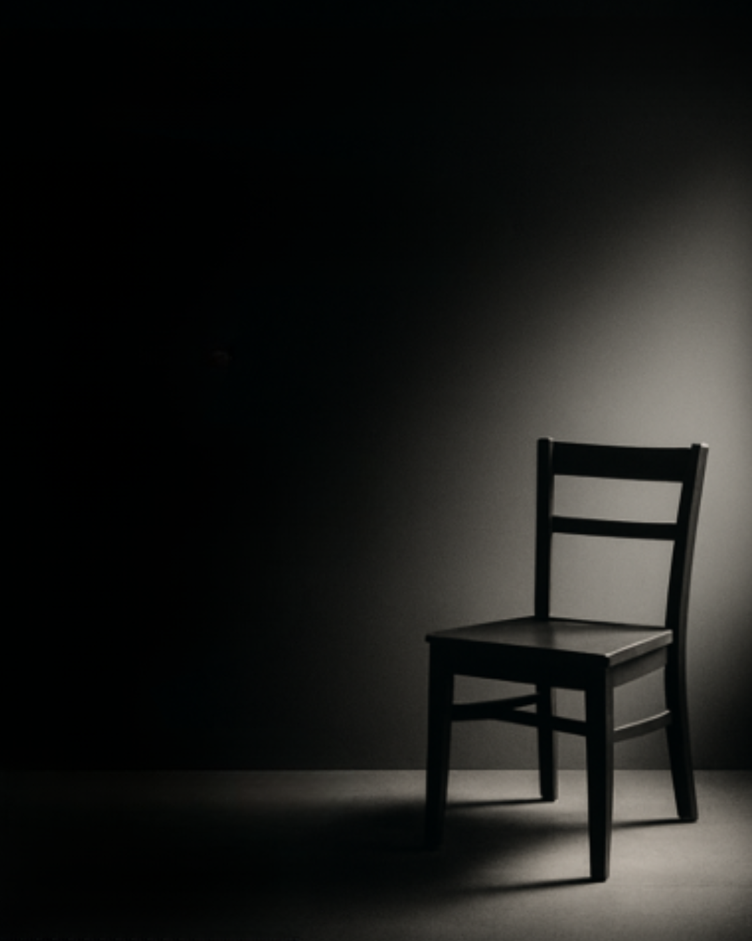 silla con halo de luz blanca